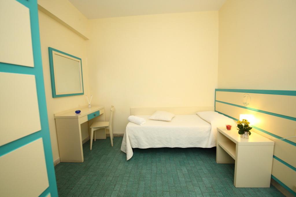 Hotel La Scogliera Кави ди Лаваня Екстериор снимка